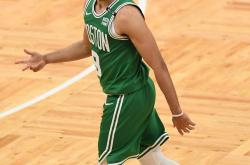 爱游戏网址 -包含集结日波士顿凯尔特人调整名单以备足总杯；迎来里程碑环节打磨；赛场秩序良好；年轻球员得到机会的词条