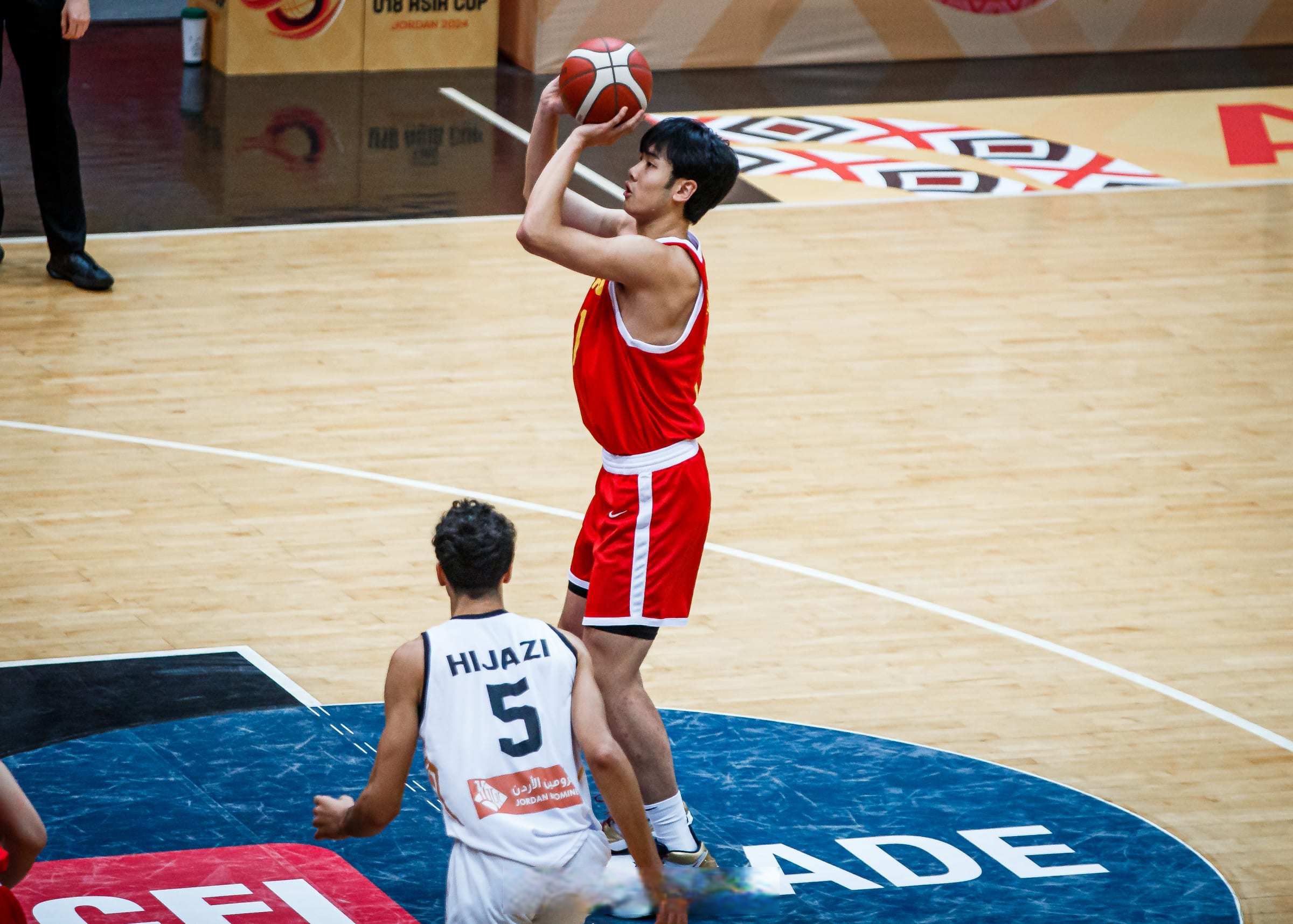 加时末段广东宏远绝杀压哨:亚冠节点到来,球迷炸锅,身体对抗强度拉满 加时末段广东宏远绝杀压哨:亚冠节点到来,球迷炸锅,身体对抗强度拉满